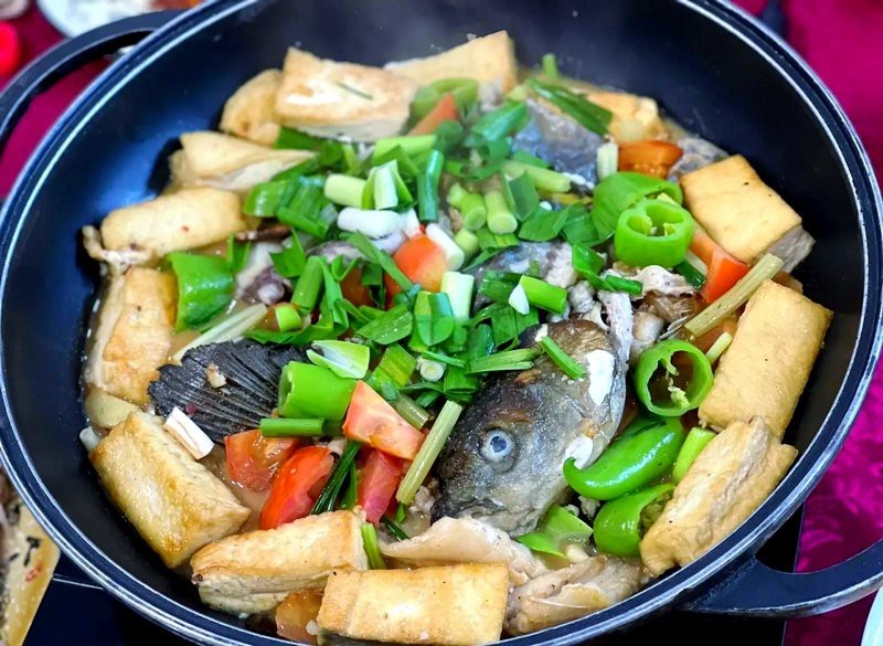 龍勝各族龍魚店【廣西桂林龍勝各族自治縣龍勝魚生和當?shù)靥厣宛^黃記魚餐館】