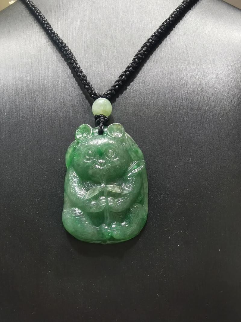 翡翠綠熊貓3000一條圖片【帝王綠翡翠熊貓吊墜】