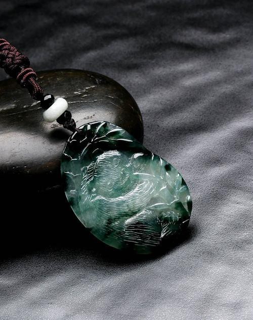 翡翠綠熊貓3000一條圖片【帝王綠翡翠熊貓吊墜】