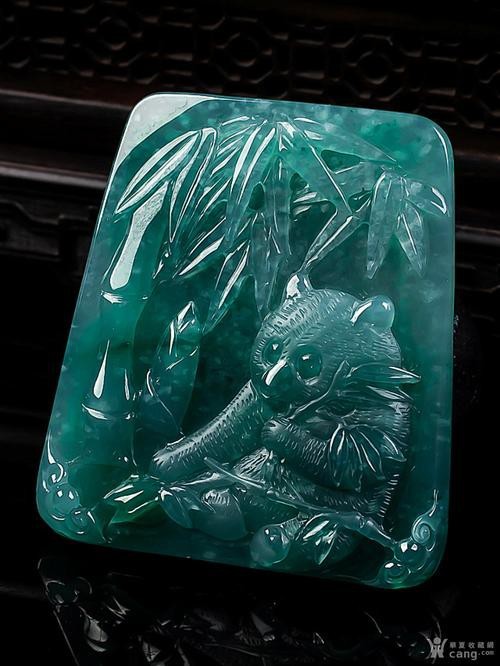 翡翠綠熊貓3000一條圖片【帝王綠翡翠熊貓吊墜】