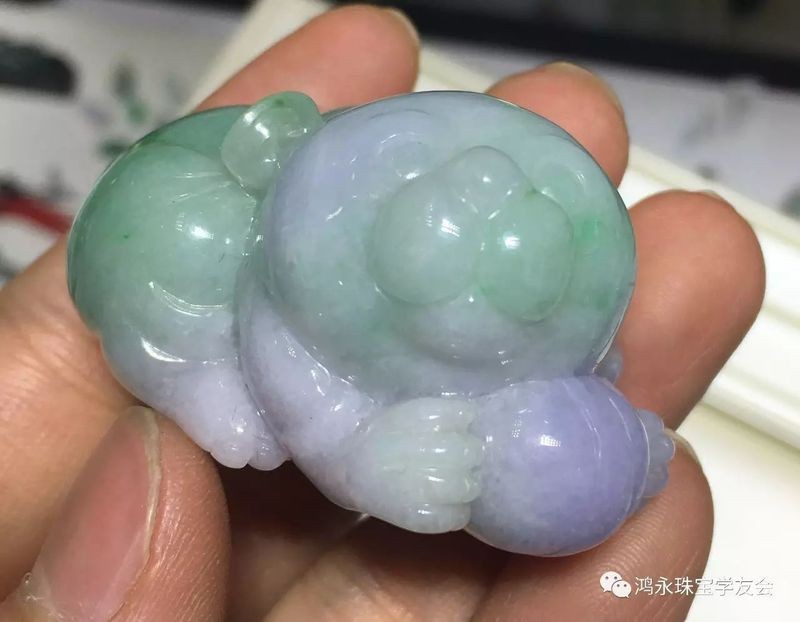 翡翠綠熊貓3000一條圖片【帝王綠翡翠熊貓吊墜】