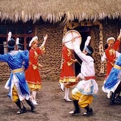 赫哲舞蹈【赫哲族的舞蹈形式和文化傳承與發展中不可或缺的表演項目】