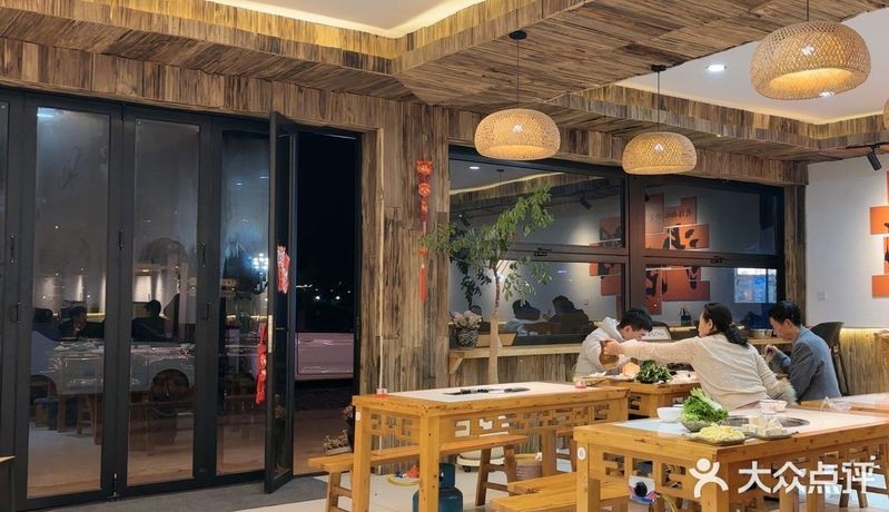甘洛龍魚店【《甘洛龍魚店：水族世界的奇妙角落》】