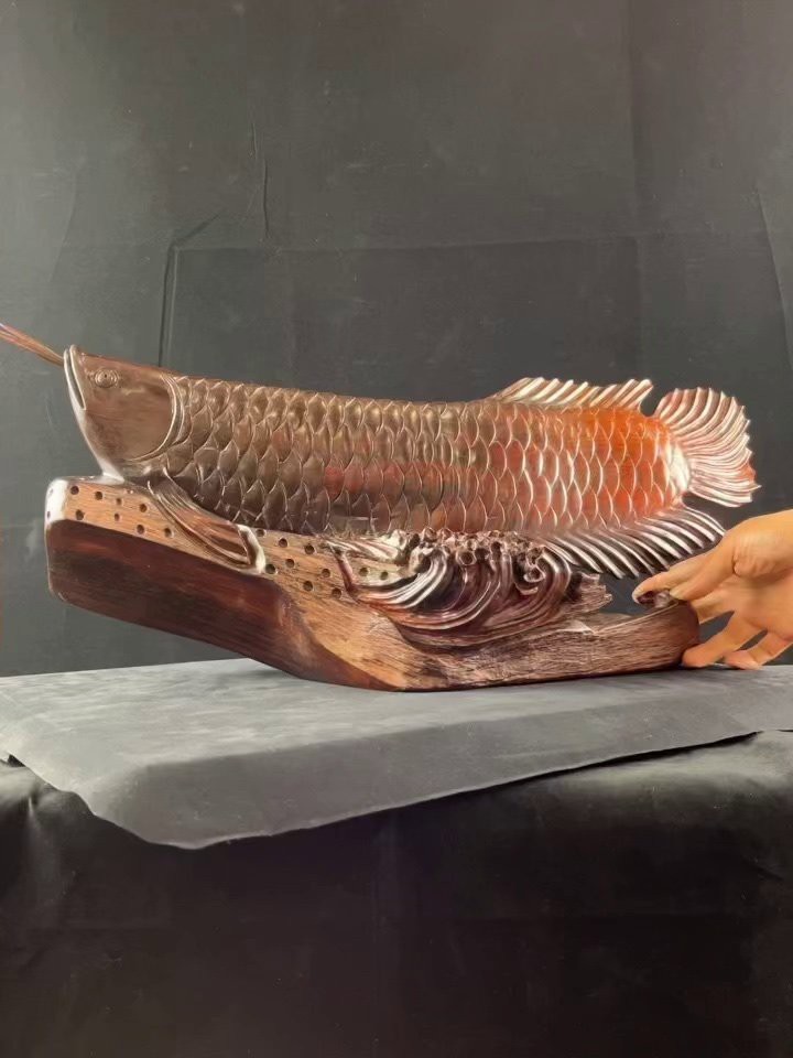 木雕擺件金龍魚圖片【《木雕擺件金龍魚：精美藝術與吉祥寓意的融合》】