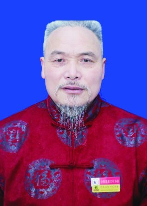 風(fēng)水大師龍老師【《風(fēng)水大師龍老師》*，風(fēng)水大師龍柏成傳奇人生】 風(fēng)水大師龍老師【《風(fēng)水大師龍老師》*，風(fēng)水大師龍柏成傳奇人生】 龍魚論壇 第1張