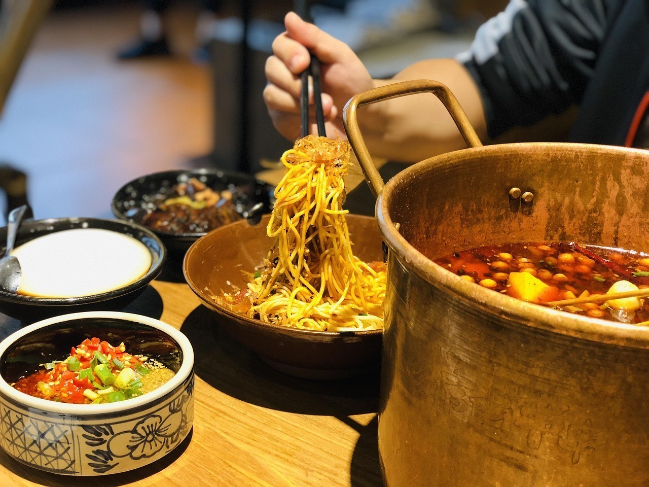給我推薦一些適合與龍魚混養(yǎng)的配魚【與龍魚混養(yǎng)的配魚】