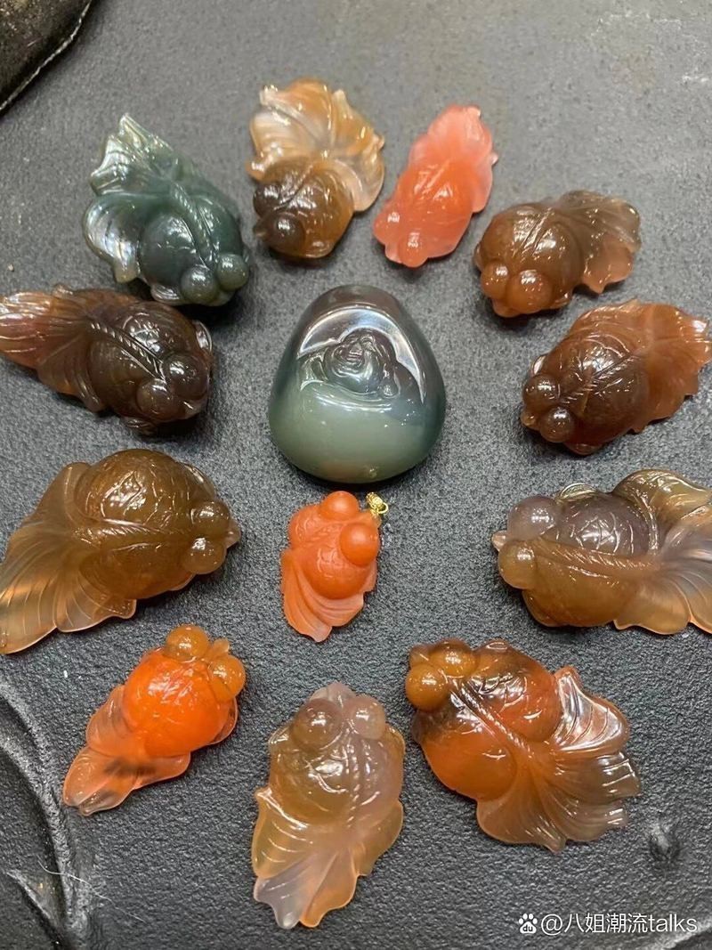 魚雕刻圖案吊墜的寓意【魚形吊墜有什么寓意】 魚雕刻圖案吊墜的寓意【魚形吊墜有什么寓意】 龍魚論壇 第7張
