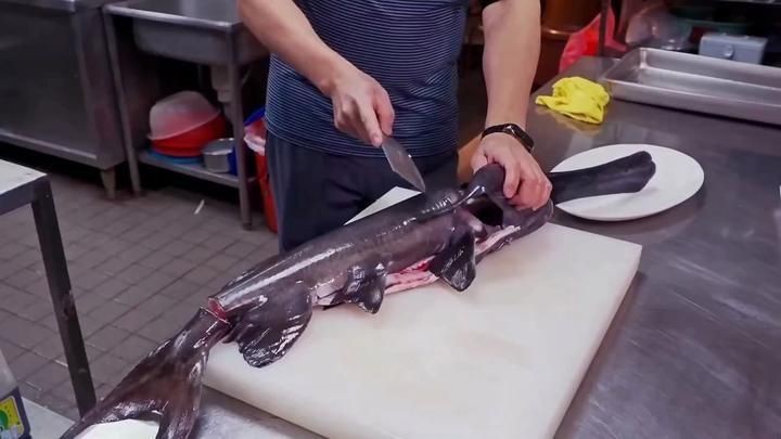 虎斑鴨嘴鯊魚能吃嗎【關(guān)于虎斑鴨嘴鯊魚能否食用存在諸多爭(zhēng)議，從一方面看】