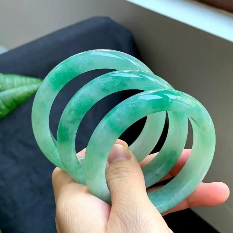 辣綠翡翠圖片【知識海洋，探秘真正的翡翠辣綠】 辣綠翡翠圖片【知識海洋，探秘真正的翡翠辣綠】 龍魚百科 第6張