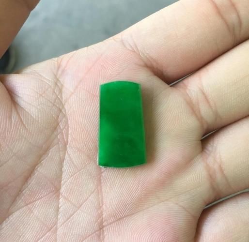 辣綠翡翠圖片【知識海洋，探秘真正的翡翠辣綠】 辣綠翡翠圖片【知識海洋，探秘真正的翡翠辣綠】 龍魚百科 第9張