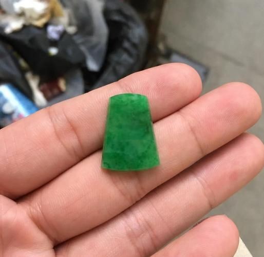 辣綠翡翠圖片【知識海洋，探秘真正的翡翠辣綠】 辣綠翡翠圖片【知識海洋，探秘真正的翡翠辣綠】 龍魚百科 第22張