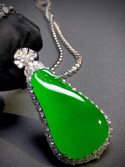 辣綠翡翠圖片【知識海洋，探秘真正的翡翠辣綠】 辣綠翡翠圖片【知識海洋，探秘真正的翡翠辣綠】 龍魚百科 第17張