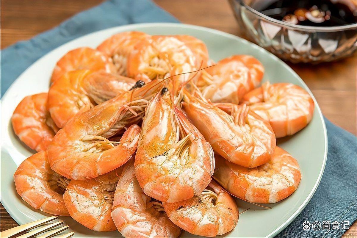 紅龍魚煮蝦最忌三種原因【紅龍魚煮蝦存在諸多禁忌其中三種尤為關鍵，火候不當是一大忌】