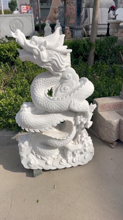 能提供一些生肖龍擺件的圖片嗎？