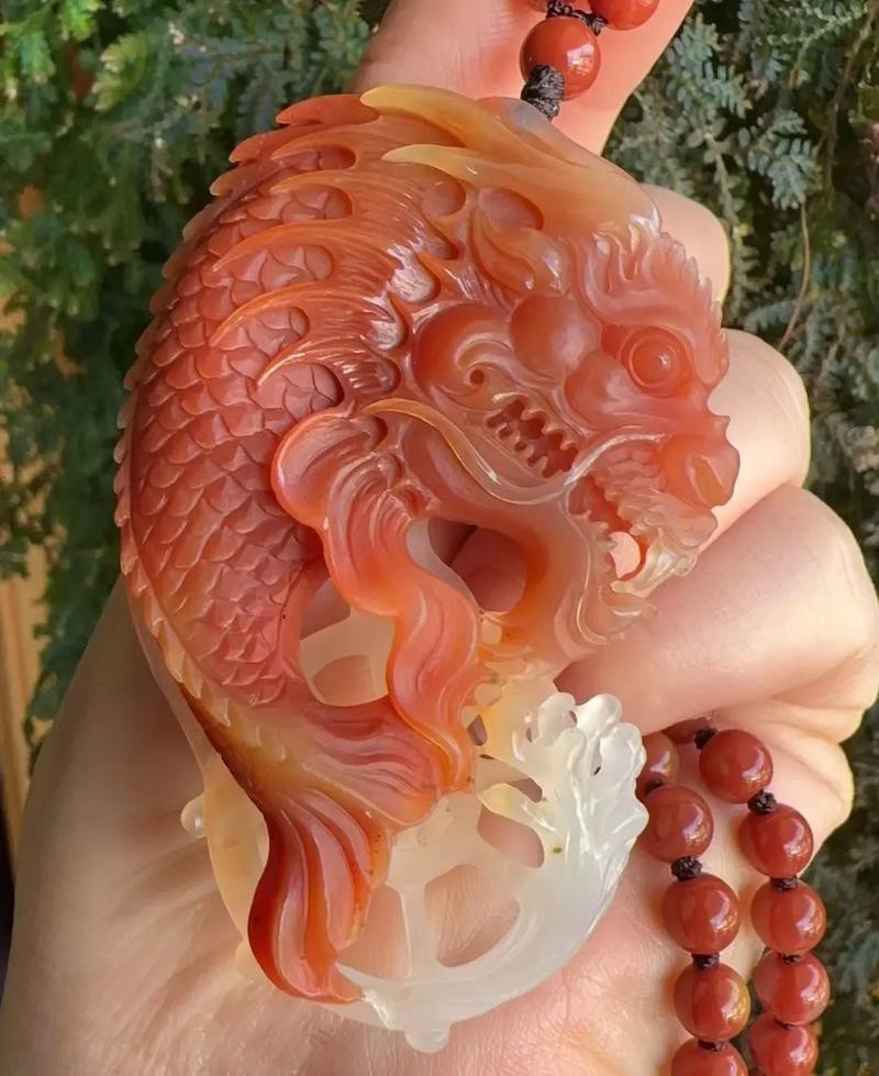 給我一些龍魚雕刻的圖片欣賞