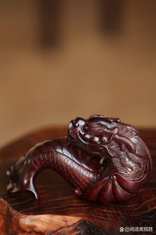 給我一些龍魚雕刻的圖片欣賞