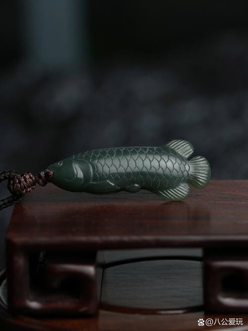 給我一些龍魚雕刻的圖片欣賞