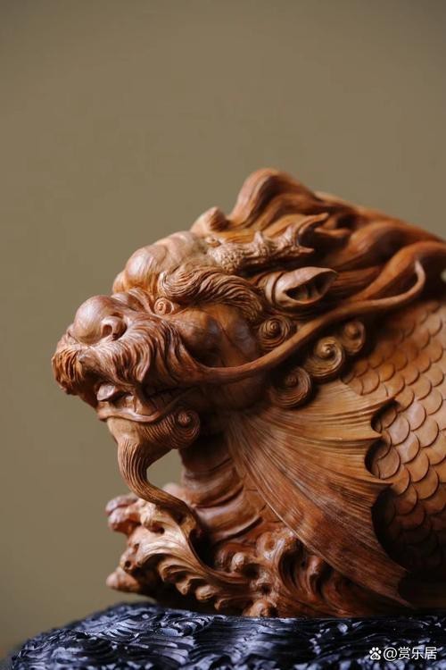 給我一些龍魚雕刻的圖片欣賞