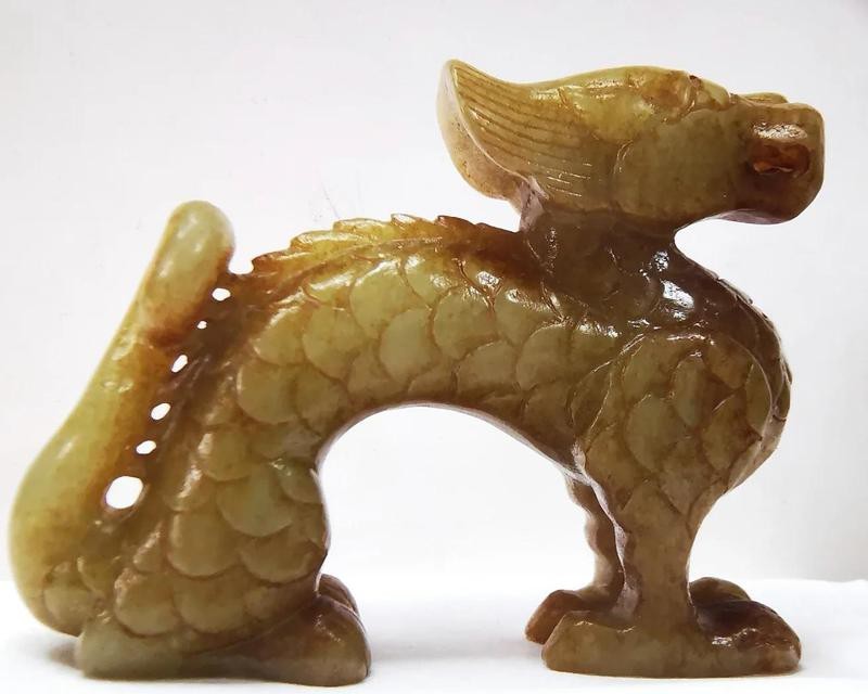 龍頭圓形玉擺件