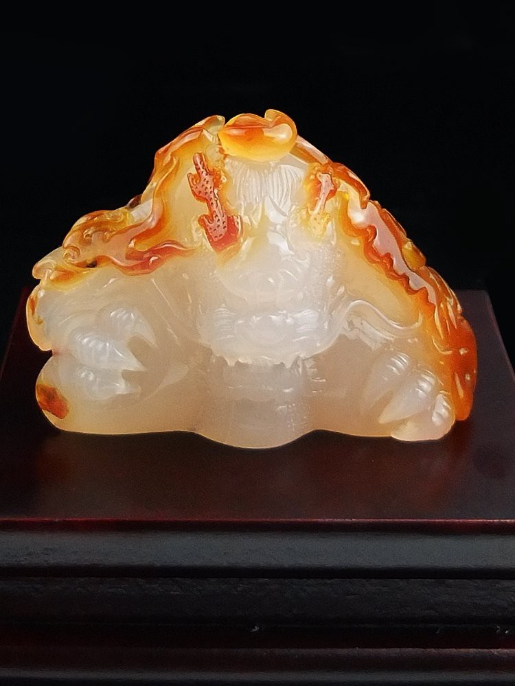龍頭圓形玉擺件
