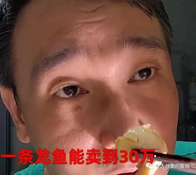 男子三年前買了一條銀龍魚，結果水泵出問題，網友：這也行，男子三年前買了一條小銀龍魚，因水泵出了問題，竟然掛了
