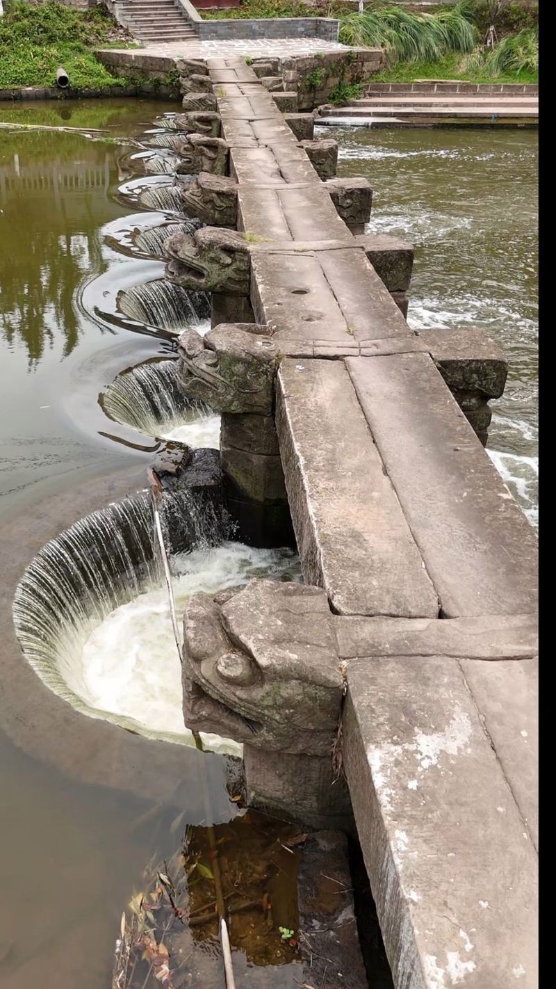 張嘴的龍頭朝外寓意