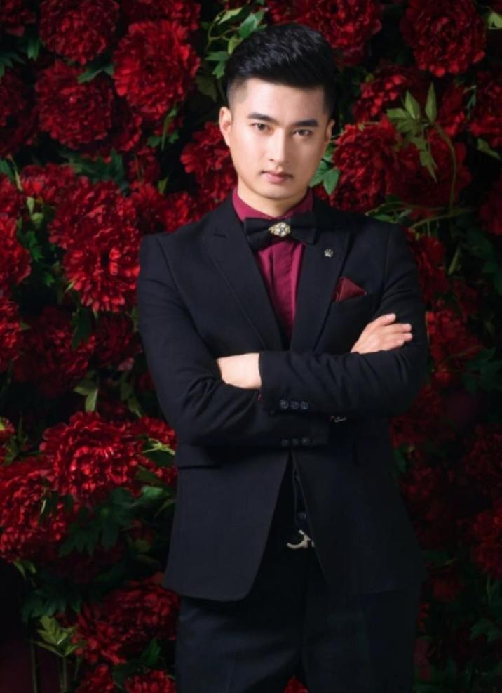 金龍長大后照片大全