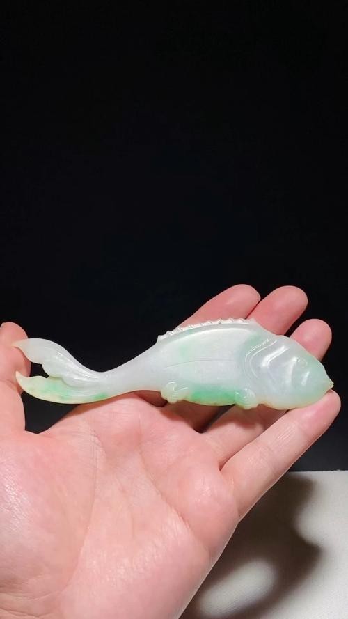 綠翡翠魚圖片
