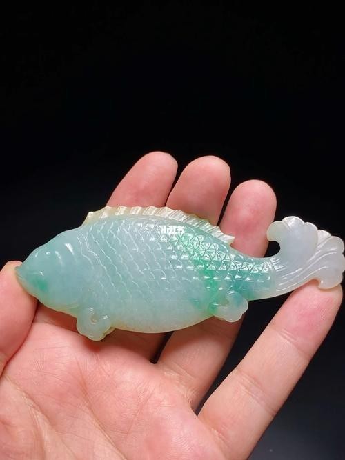 綠翡翠魚圖片