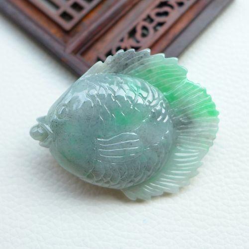 綠翡翠魚圖片