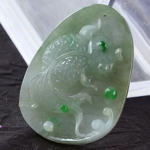 綠翡翠魚圖片