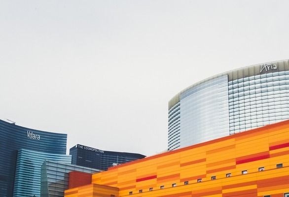 大型魚缸定制廠家電話：亞克力魚缸定制廠家直銷電話號碼及優缺點分析