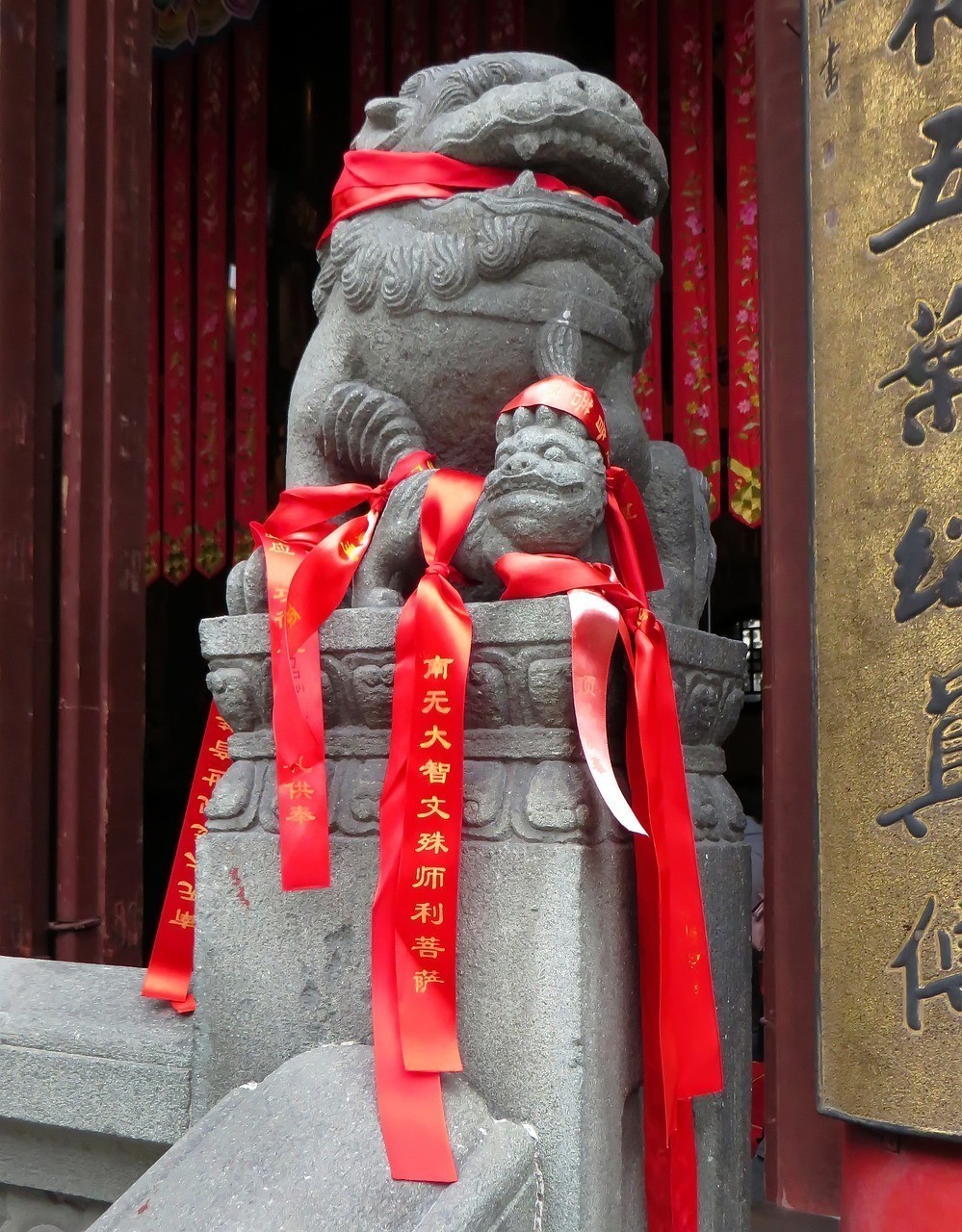紅色的龍霸氣
