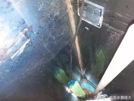 底濾魚缸溢流管噪音大怎么回事