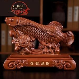 木雕金龍魚擺件應該怎么擺放好看：木雕金龍魚擺件的擺放位置是剛進門的地方，進門招財進寶