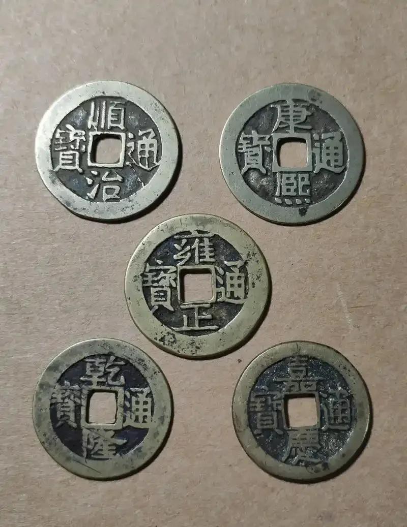 龍魚與五帝錢如何搭配