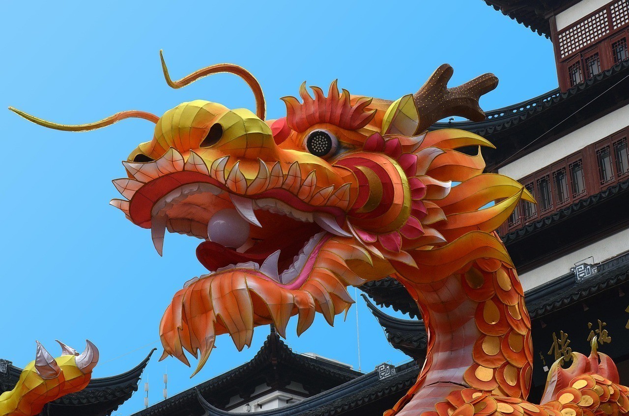 哪些生肖不適合佩戴紅龍旗？