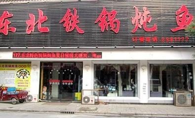 茶水能養(yǎng)龍魚嗎視頻：茶水養(yǎng)魚有奇效不服親自實驗:<strong><mark>普洱</mark></strong>茶養(yǎng)魚有奇效