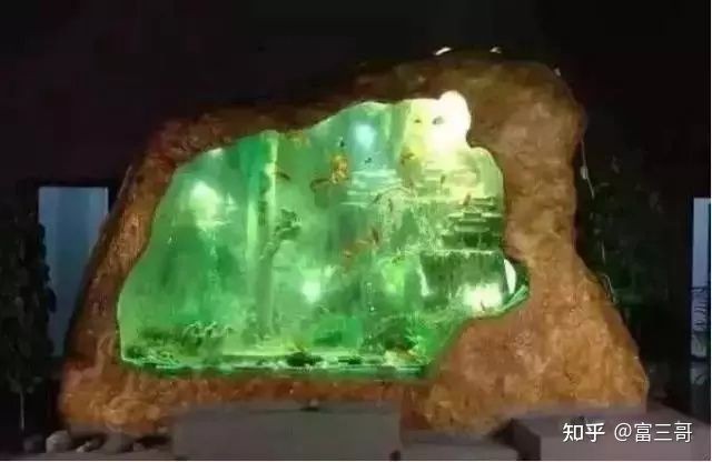 翡翠原石的養護技巧：翡翠原石放入魚缸的注意事項