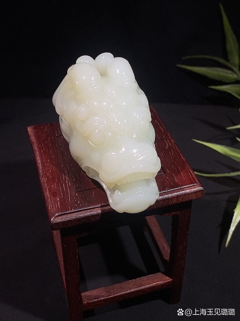 天下玉家龍頭擺件