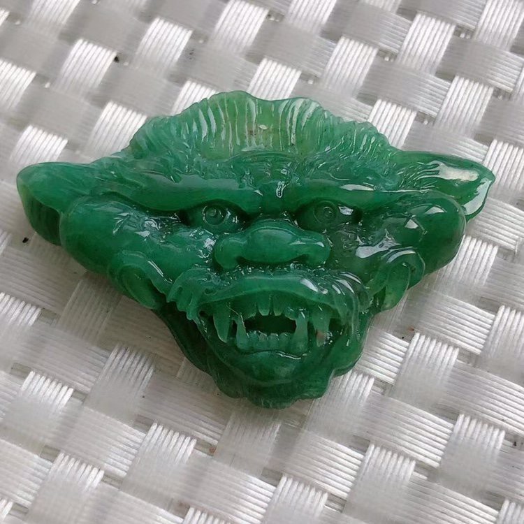 如何正確保養龍頭魚吊墜？