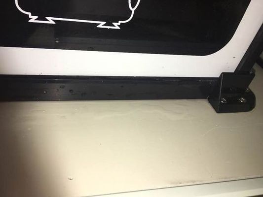 森森魚缸下面漏水怎么回事，森森魚缸漏水如何緊急修補魚缸底部不平時如何調整