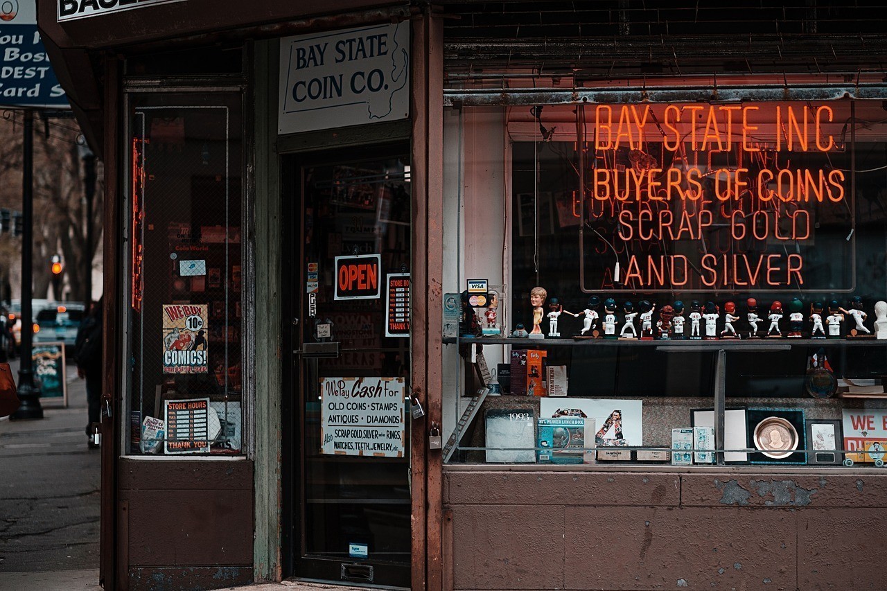 銀龍魚的生長(zhǎng)特點(diǎn)，15厘米銀龍魚三個(gè)月能長(zhǎng)多大呢