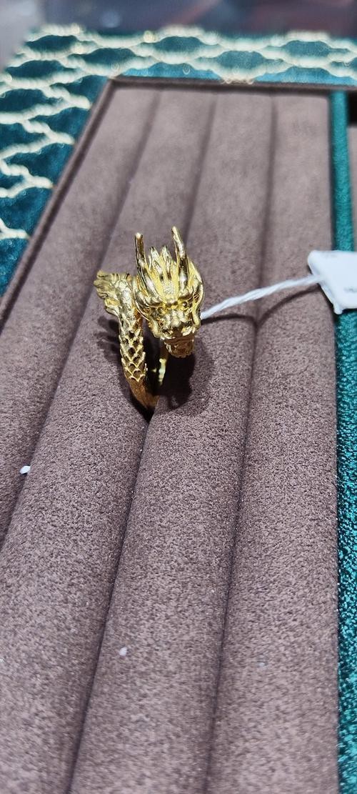 能提供更多黃金龍圖片嗎？