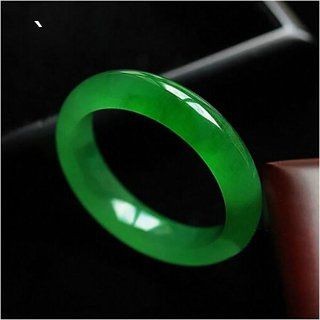 翡翠適合放在魚缸里嗎？：翡翠保養(yǎng)的誤區(qū)與真相關于翡翠保養(yǎng)的誤區(qū)與真相關系 翡翠適合放在魚缸里嗎？：翡翠保養(yǎng)的誤區(qū)與真相關于翡翠保養(yǎng)的誤區(qū)與真相關系 魚缸百科 第2張