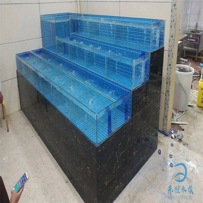 魚(yú)缸風(fēng)水學(xué)探究在定制魚(yú)缸時(shí)需要考慮多個(gè)因素：定制魚(yú)缸的設(shè)計(jì)流程
