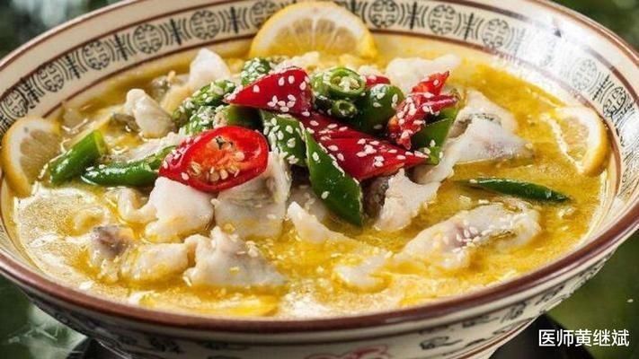 黑火龍魚吃什么：黑火龍魚吃什么，