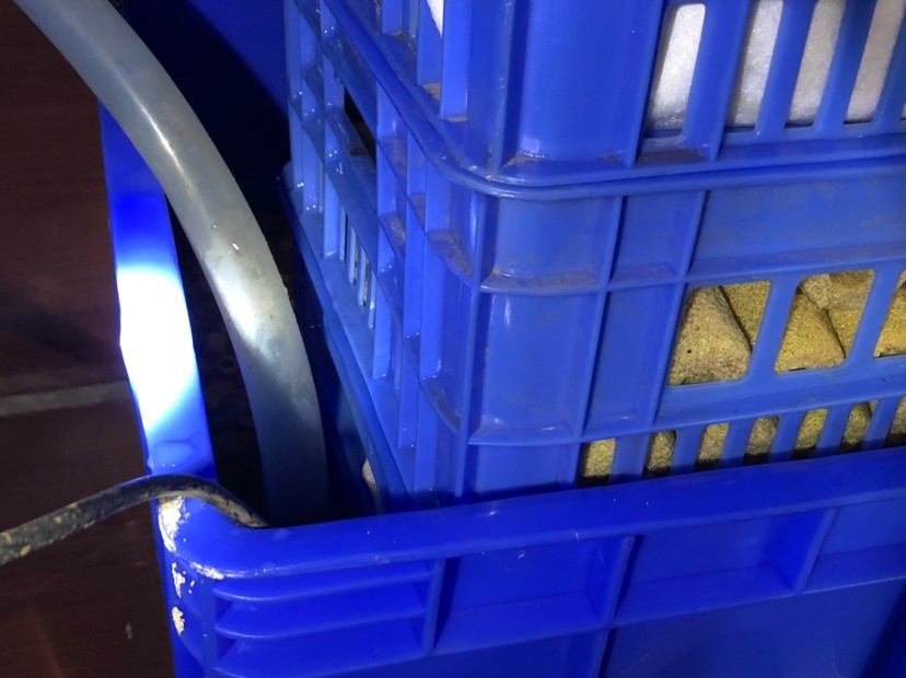 春節后發現底濾漏水玻璃店又沒開門干脆用現有的材料改造成滴濾方便快捷效果好