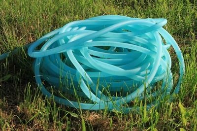 龍魚躲在魚缸的角落里會死嗎：龍魚躲在魚缸角落會導致死亡嗎