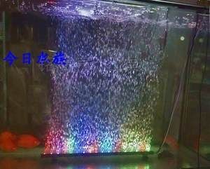 魚缸燈帶對(duì)魚缸照明需要考慮以下幾個(gè)因素，養(yǎng)魚愛好者需要注意：魚缸燈帶在水族照明中的優(yōu)勢(shì)